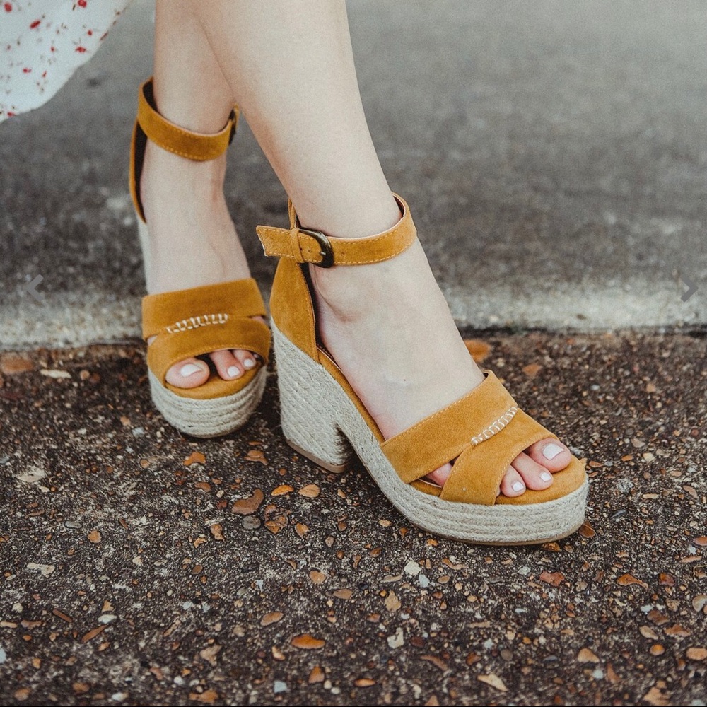 Lynn Mustard Platforms Size 8